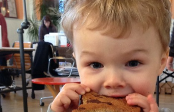 Evelien entfacht Empörung: „Was treibt diese Mutter dazu, meinem Sohn einen Keks zu geben?!“