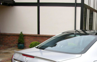 Mo (27): Meine Nachbarn finden, dass mein Mercedes E63 zu viel Lärm macht – sie sind einfach nur neidisch