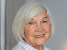 Anne (73): “Ich will keinen QR-Code im Restaurant – ich will einfach, dass eine Kellnerin meine Bestellung aufnimmt”