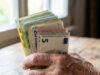 So viel Erspartes haben Über-65-Jährige im Schnitt auf dem Konto – kannst du die Summe erraten?