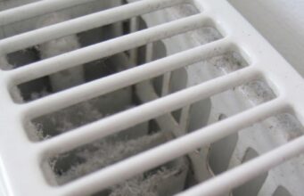 Wirf deine alte Strumpfhose nicht weg: Dieser einfache Trick macht deinen staubigen Heizkörper blitzschnell sauber