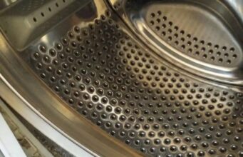 Stinkt deine Wäsche, obwohl sie gerade aus der Waschmaschine kommt? DAS ist wahrscheinlich die Ursache