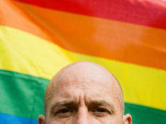 Fred (42): “Ich bin ein stolzer Schwuler, aber ich will mit der Regenbogenflagge nichts zu tun haben”